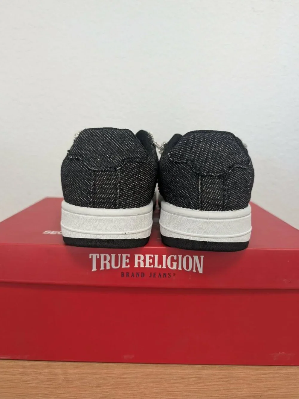 True religion Allison Sneaker Size 13 Girls